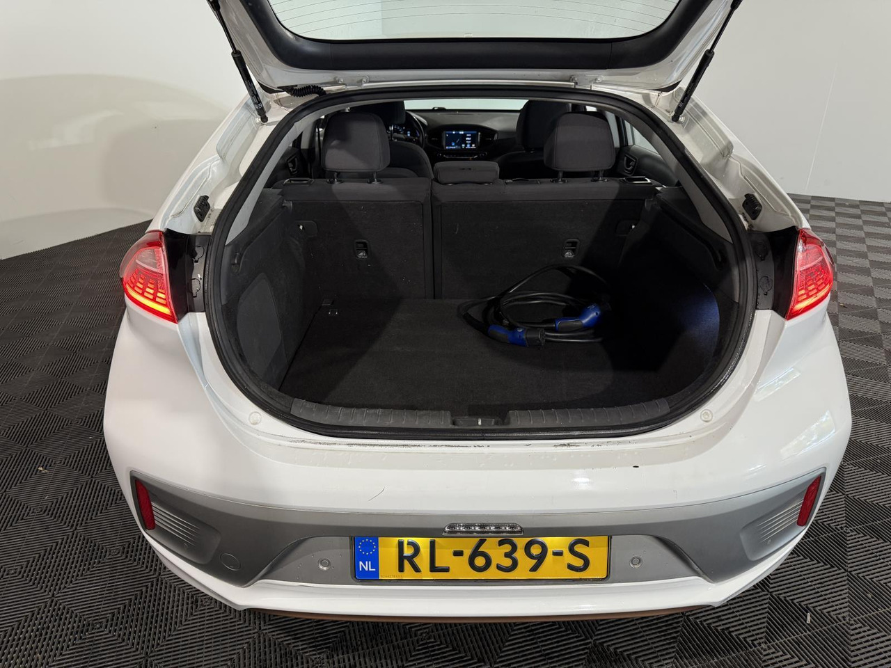 Kia | Stonic | 1.0 T-GDi DynamicLine | 2018 | 230.603 km | RL369S | Logisch - SUV: photos 3 Kia | Stonic | 1.0 T-GDi DynamicLine | 2018 | 230.603 km | RL369S | Logisch - SUV: photos 3