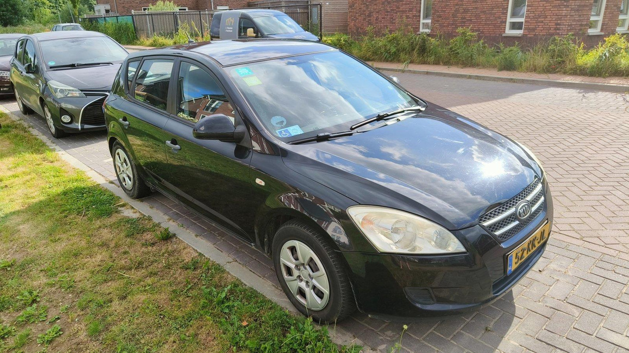 Kia cee'd | 1.6 X-tra | 2007 | 348.934km | 52-XK-JL - Voiture à hayon: photos 2 Kia cee'd | 1.6 X-tra | 2007 | 348.934km | 52-XK-JL - Voiture à hayon: photos 2