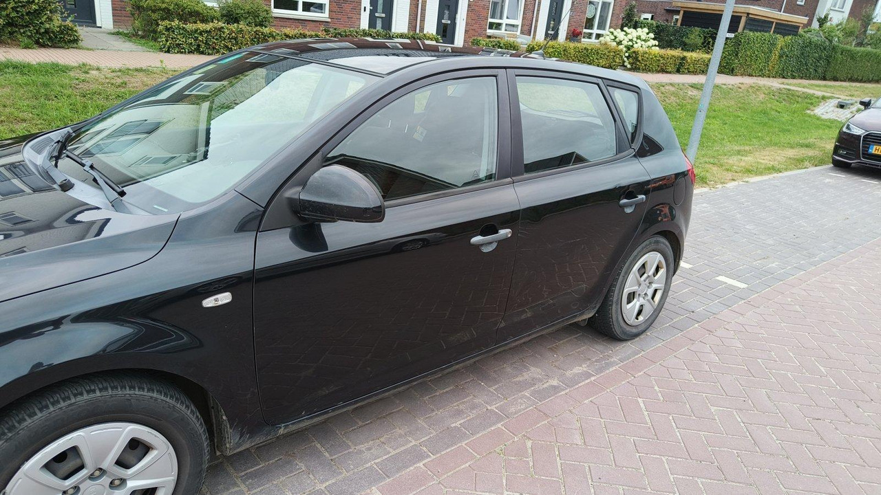 Kia cee'd | 1.6 X-tra | 2007 | 348.934km | 52-XK-JL - Voiture à hayon: photos 4 Kia cee'd | 1.6 X-tra | 2007 | 348.934km | 52-XK-JL - Voiture à hayon: photos 4