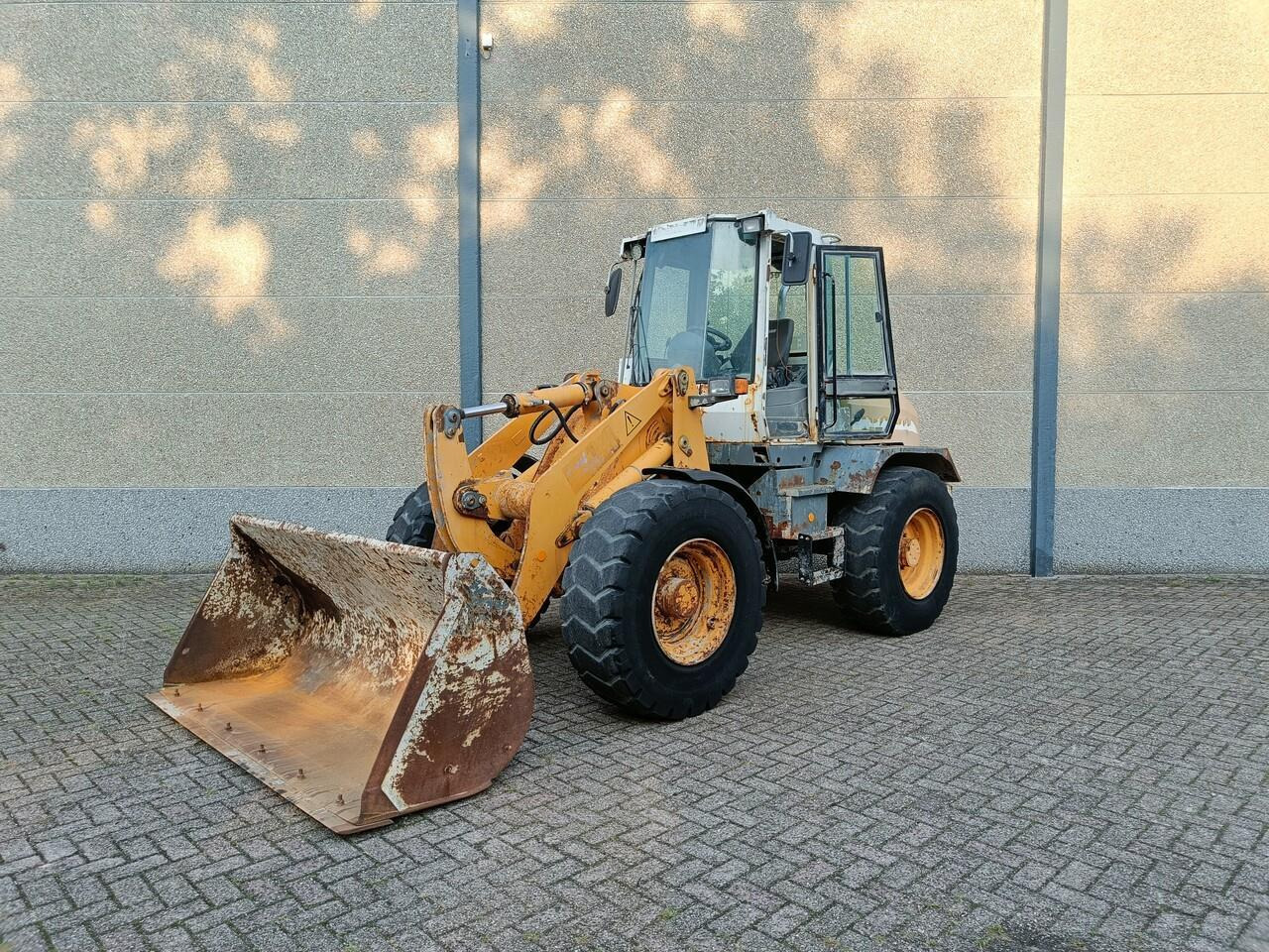 Liebherr L514 Shovel - Chargeuse sur pneus: photos 1 Liebherr L514 Shovel - Chargeuse sur pneus: photos 1