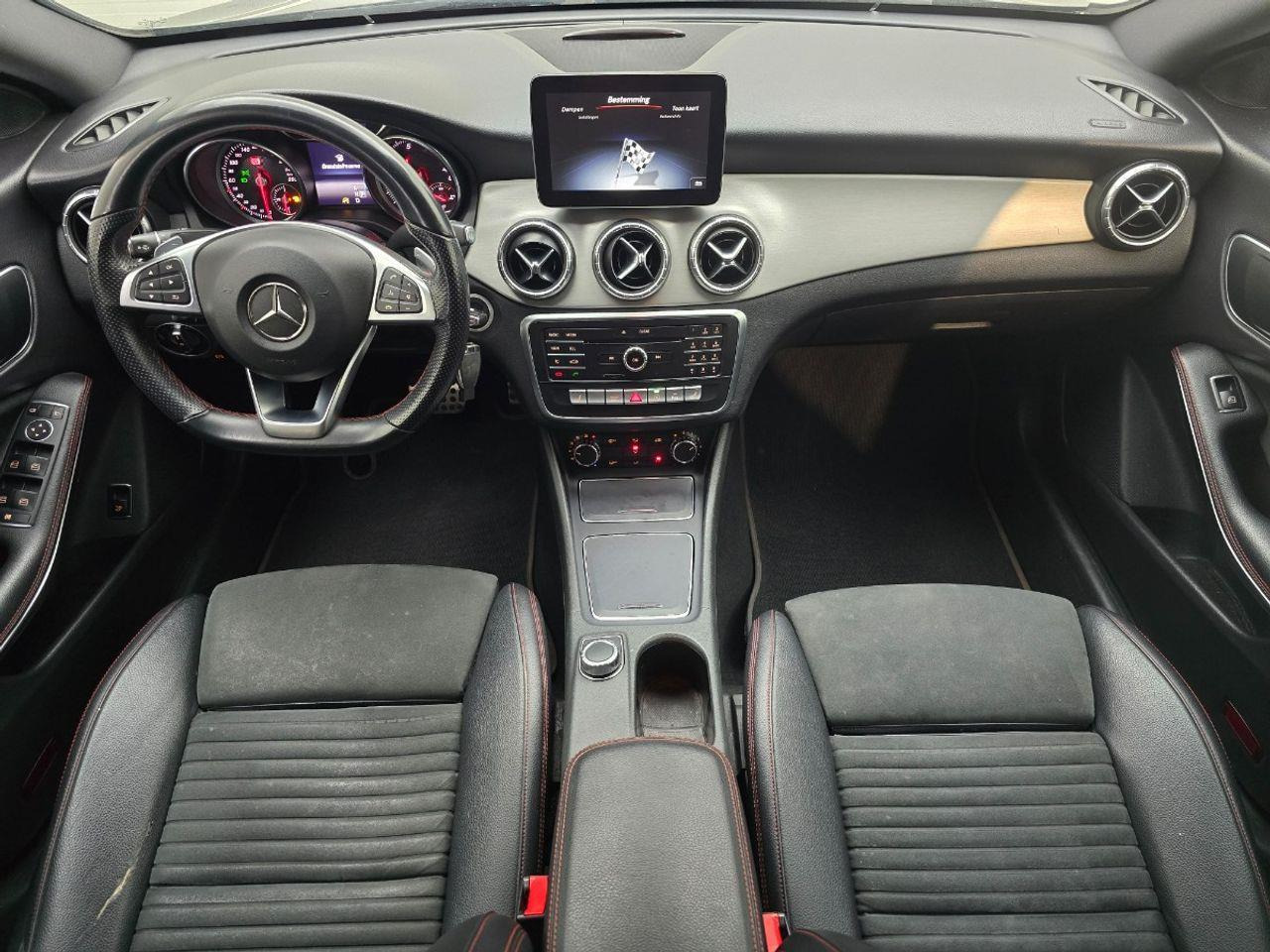 Mercedes - Benz CLA - klasse 180 Business Solution AMG Upgrade Edition | 2018 | 187.963 km | Automaat | TB625R | NAP: Logisch - Berline: photos 5 Mercedes - Benz CLA - klasse 180 Business Solution AMG Upgrade Edition | 2018 | 187.963 km | Automaat | TB625R | NAP: Logisch - Berline: photos 5