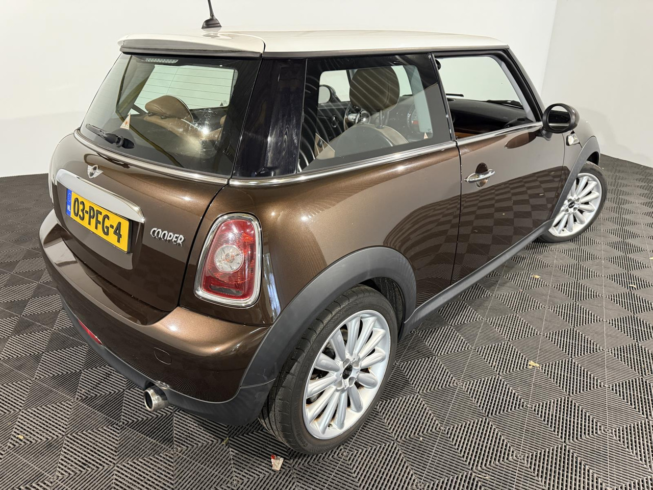Mini | Mini | 1.6 Cooper Mayfair | 2011 | 199.566 km | 03PFG4 | Logisch - Voiture à hayon: photos 4 Mini | Mini | 1.6 Cooper Mayfair | 2011 | 199.566 km | 03PFG4 | Logisch - Voiture à hayon: photos 4