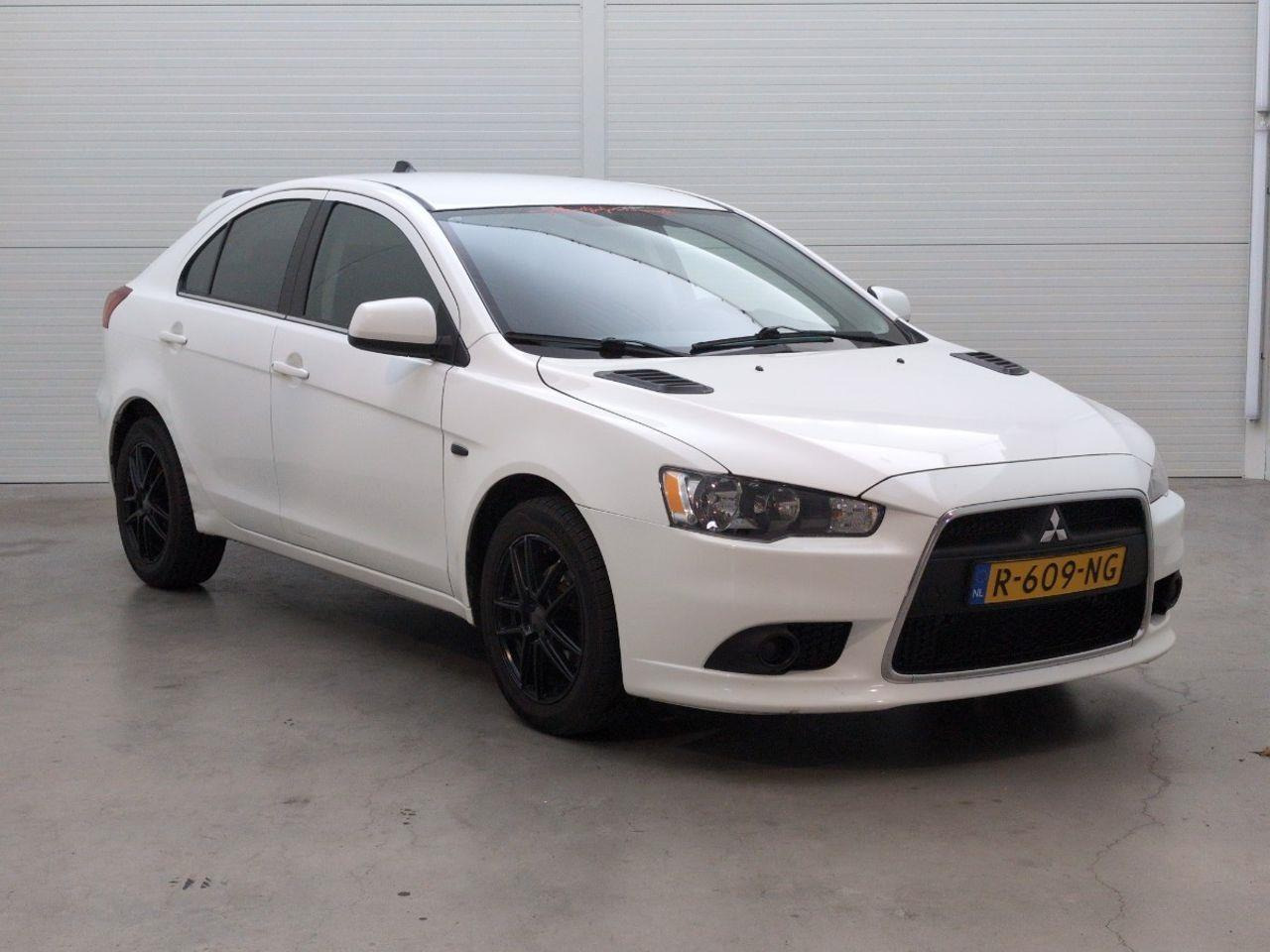 Mitsubishi Lancer Sportback 1.6 Limited Edition | 2016 | 216.592 km | R609NG | NAP: Geen oordeel - Voiture à hayon: photos 2 Mitsubishi Lancer Sportback 1.6 Limited Edition | 2016 | 216.592 km | R609NG | NAP: Geen oordeel - Voiture à hayon: photos 2