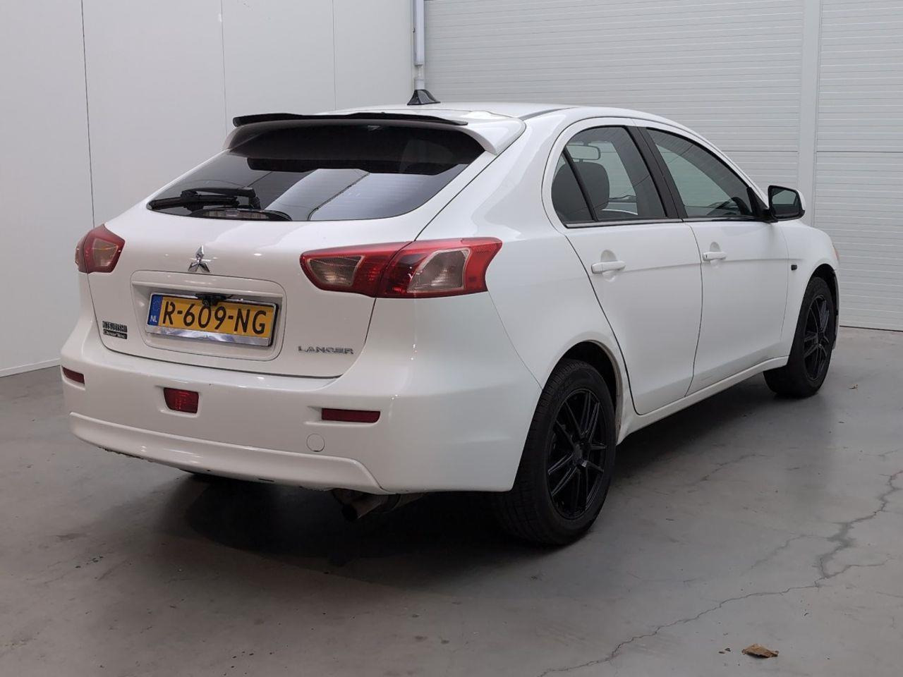 Mitsubishi Lancer Sportback 1.6 Limited Edition | 2016 | 216.592 km | R609NG | NAP: Geen oordeel - Voiture à hayon: photos 4 Mitsubishi Lancer Sportback 1.6 Limited Edition | 2016 | 216.592 km | R609NG | NAP: Geen oordeel - Voiture à hayon: photos 4
