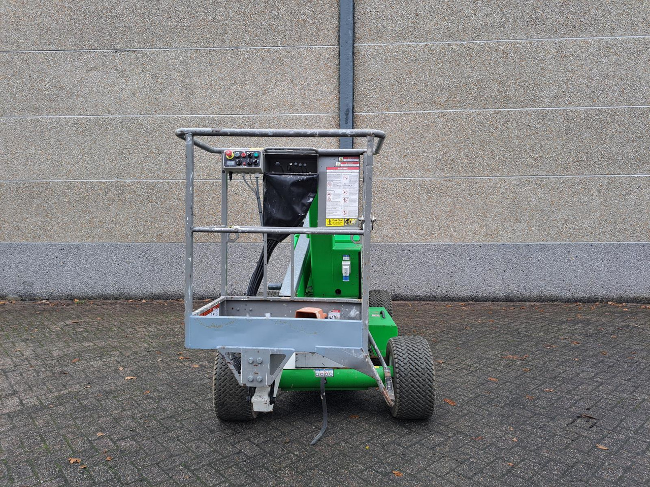 Niftylift HR12 Telescoophoogwerker DE Bi-Energy/Hybride 2WD 12m 2017 - Nacelle: photos 2 Niftylift HR12 Telescoophoogwerker DE Bi-Energy/Hybride 2WD 12m 2017 - Nacelle: photos 2