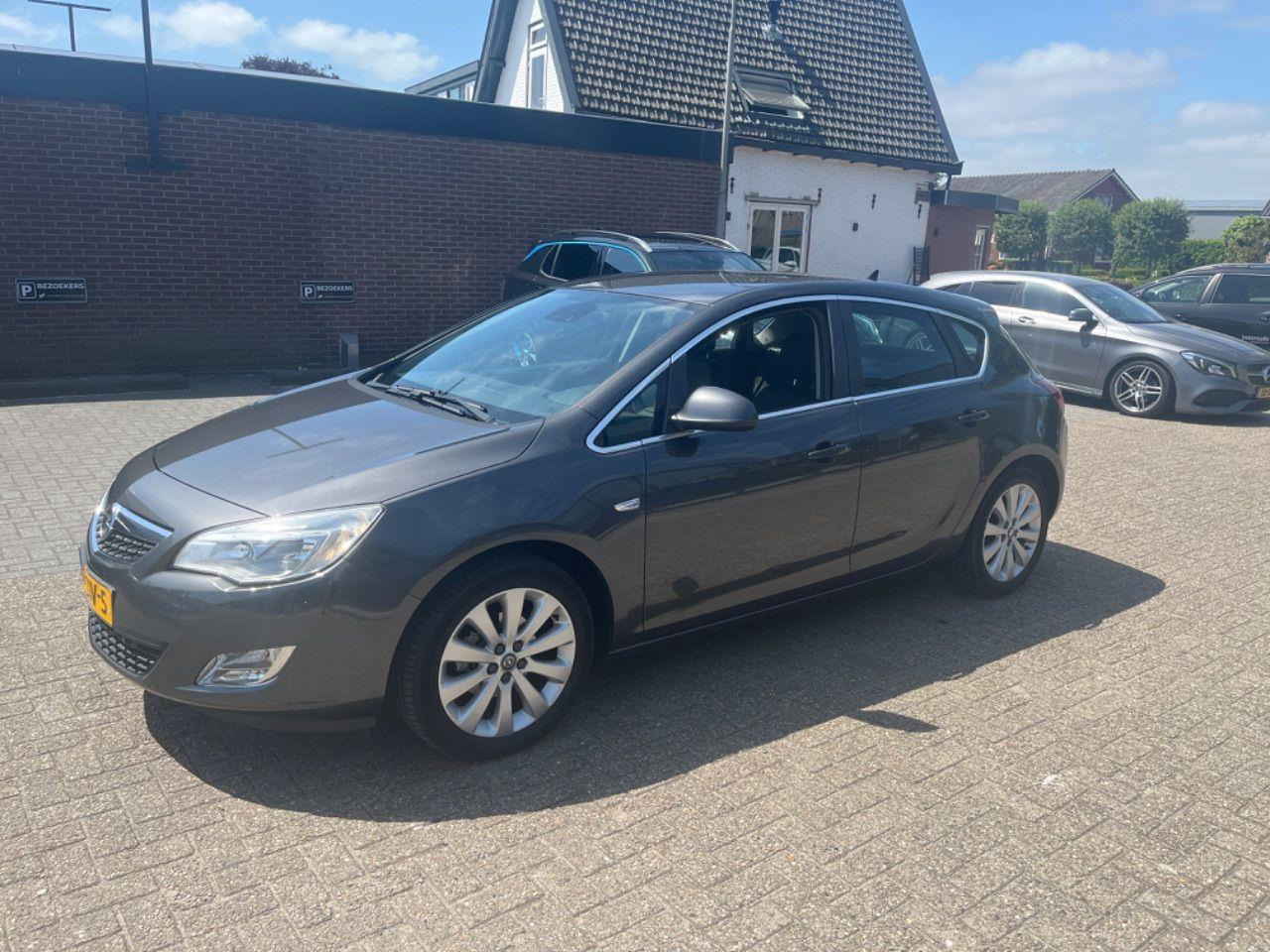 Opel Astra 1.4 Turbo Cosmo | 2011 | 155.769 km | 37RJV5 | NAP: Logisch - Voiture: photos 1 Opel Astra 1.4 Turbo Cosmo | 2011 | 155.769 km | 37RJV5 | NAP: Logisch - Voiture: photos 1