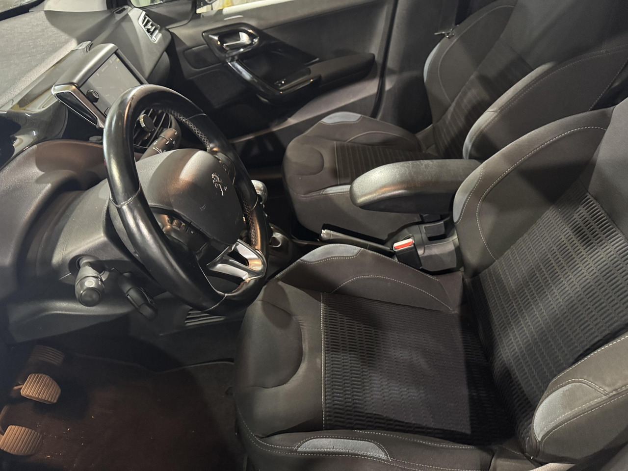 Voiture à hayon Peugeot | 208 | 1.5 BlueHDi Blue Lease Allure | 2019 | 183.354 km | R049BT | Geen oordeel: photos 17 Voiture à hayon Peugeot | 208 | 1.5 BlueHDi Blue Lease Allure | 2019 | 183.354 km | R049BT | Geen oordeel: photos 17