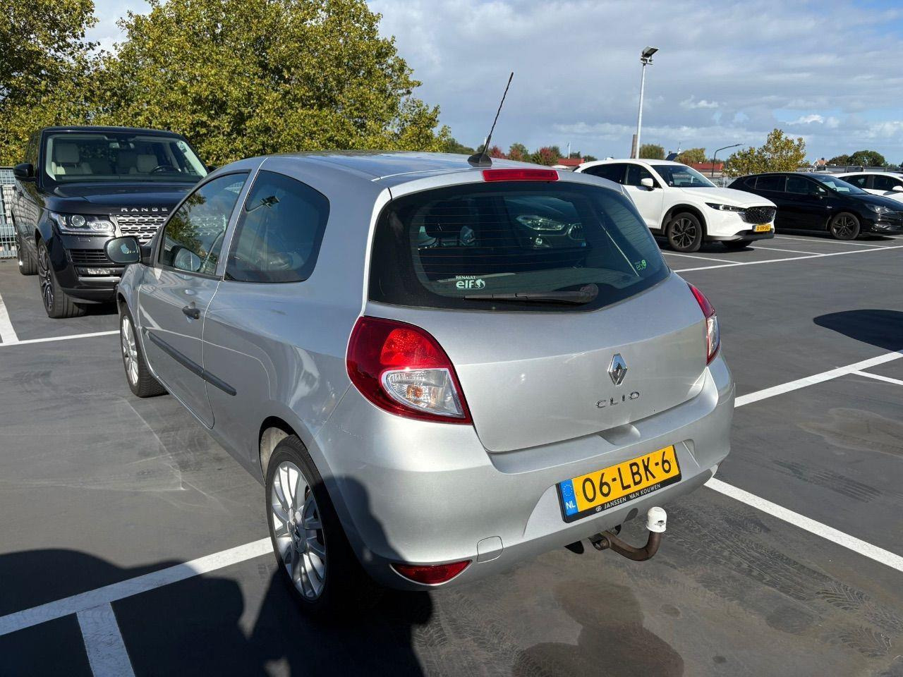 Renault Clio 1.2 TCe Special Line | 2010 | 130.181 km | 06LBK6 | NAP: Logisch - Voiture à hayon: photos 3 Renault Clio 1.2 TCe Special Line | 2010 | 130.181 km | 06LBK6 | NAP: Logisch - Voiture à hayon: photos 3