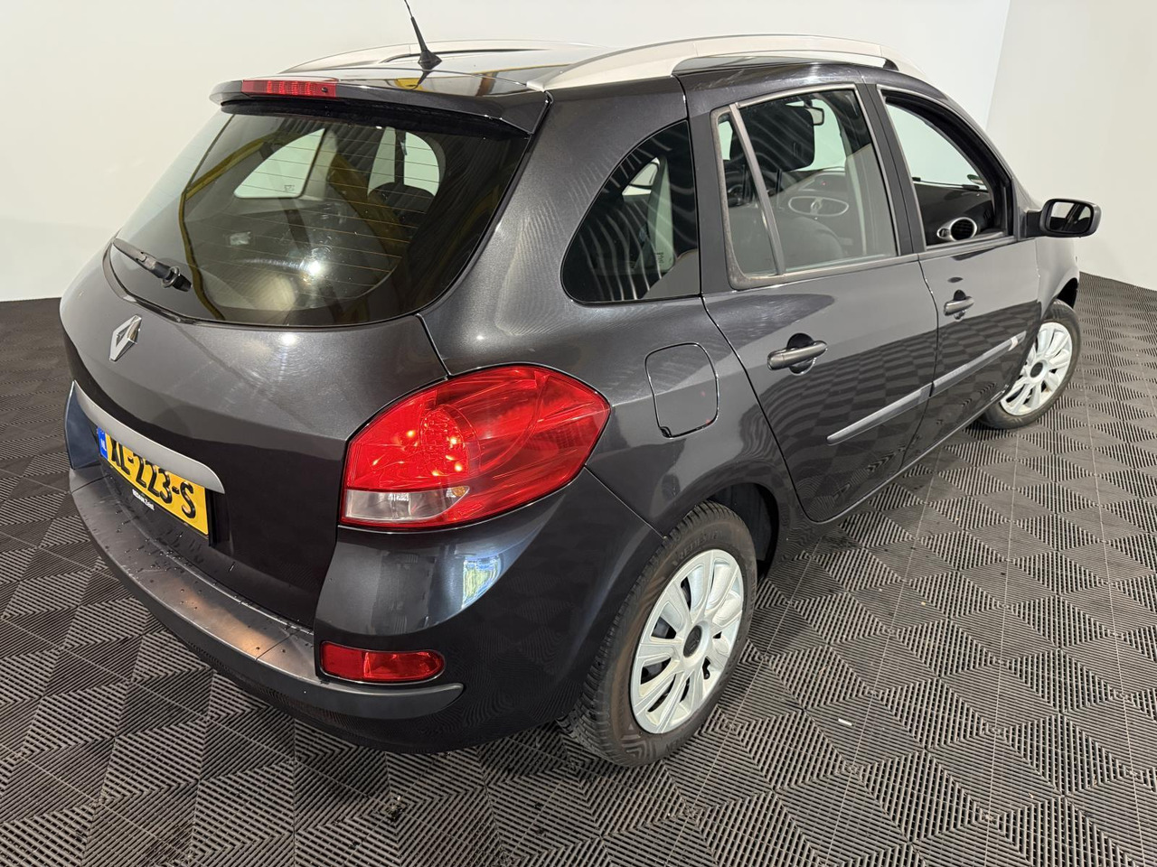 Renault | Clio Estate | 1.2-16V Special Line | 2009 | 172.146 km | XL223S | Geen oordeel - Voiture: photos 2 Renault | Clio Estate | 1.2-16V Special Line | 2009 | 172.146 km | XL223S | Geen oordeel - Voiture: photos 2