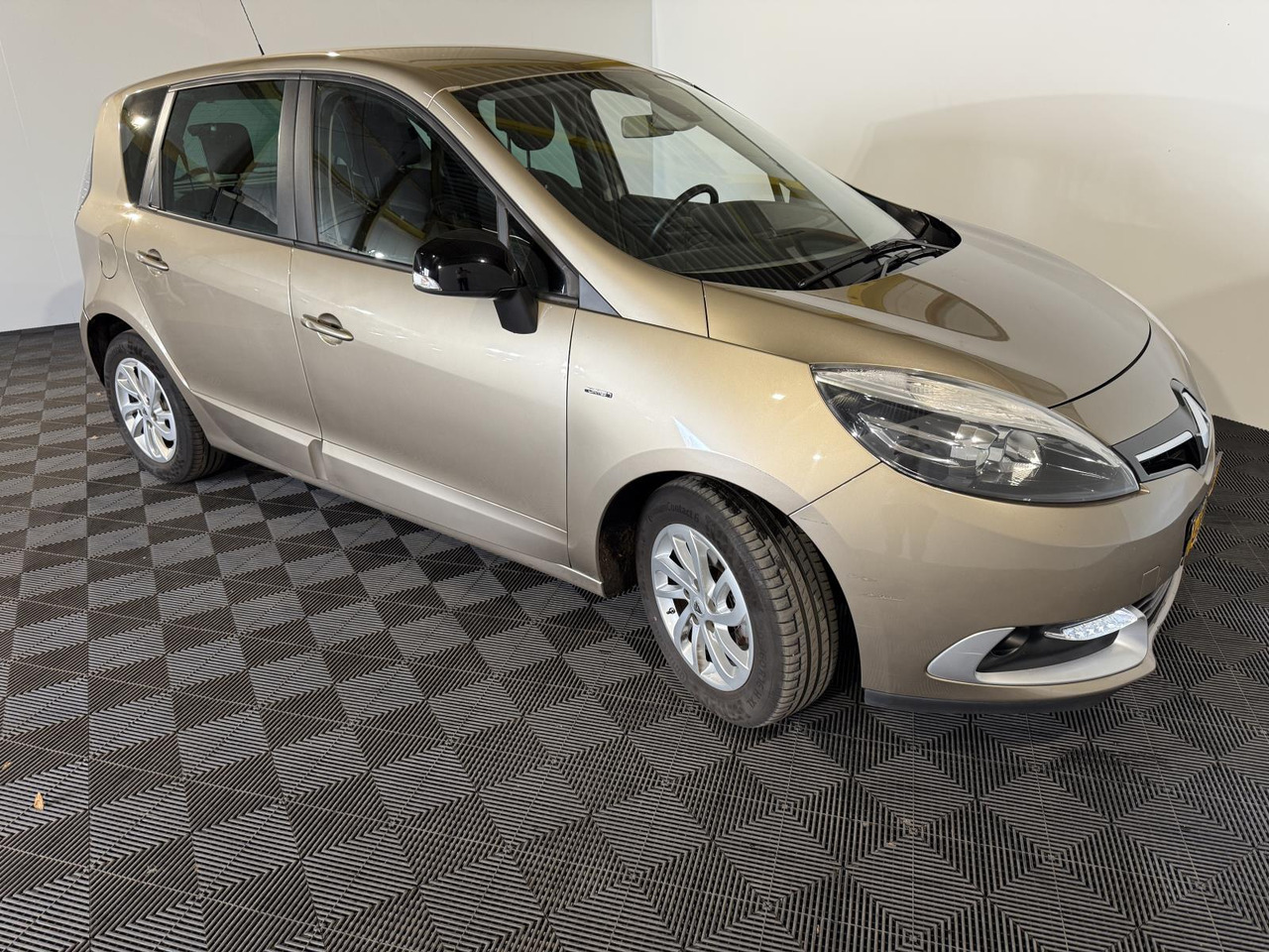 Renault Scénic 1.2 TCe Limited GB-844-F 145.710 km - Voiture: photos 5 Renault Scénic 1.2 TCe Limited GB-844-F 145.710 km - Voiture: photos 5