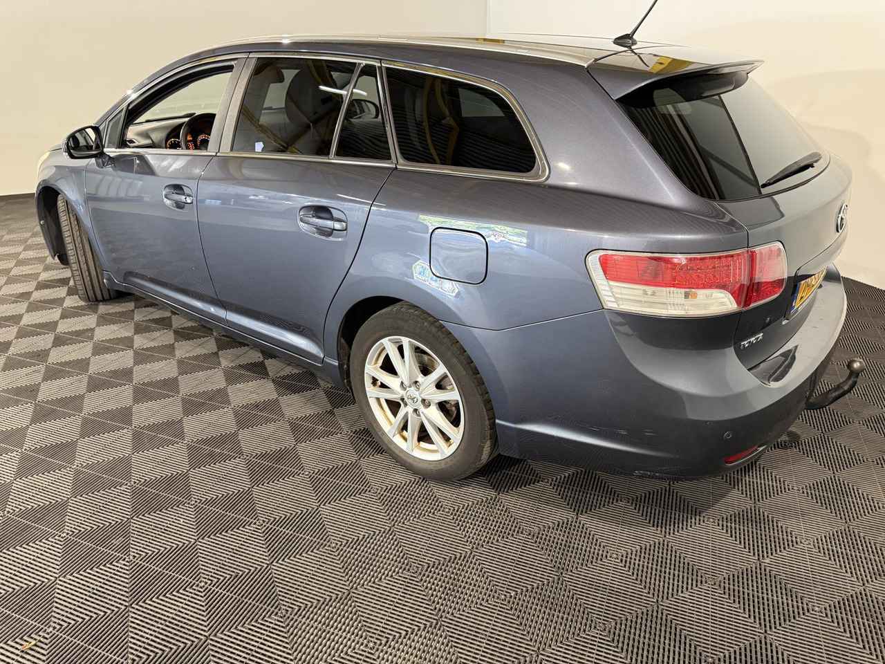 Toyota Avensis Wagon 2.0 VVTi Business | 2011 | 363.331 km | 29-SNK-6 - Voiture: photos 3 Toyota Avensis Wagon 2.0 VVTi Business | 2011 | 363.331 km | 29-SNK-6 - Voiture: photos 3