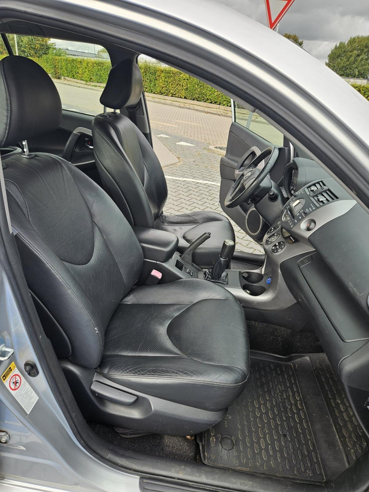 Toyota | RAV4 | 2.0 VVTi Executive | 2006 | 272.231 km | 82TDFD | Logisch - SUV: photos 3 Toyota | RAV4 | 2.0 VVTi Executive | 2006 | 272.231 km | 82TDFD | Logisch - SUV: photos 3