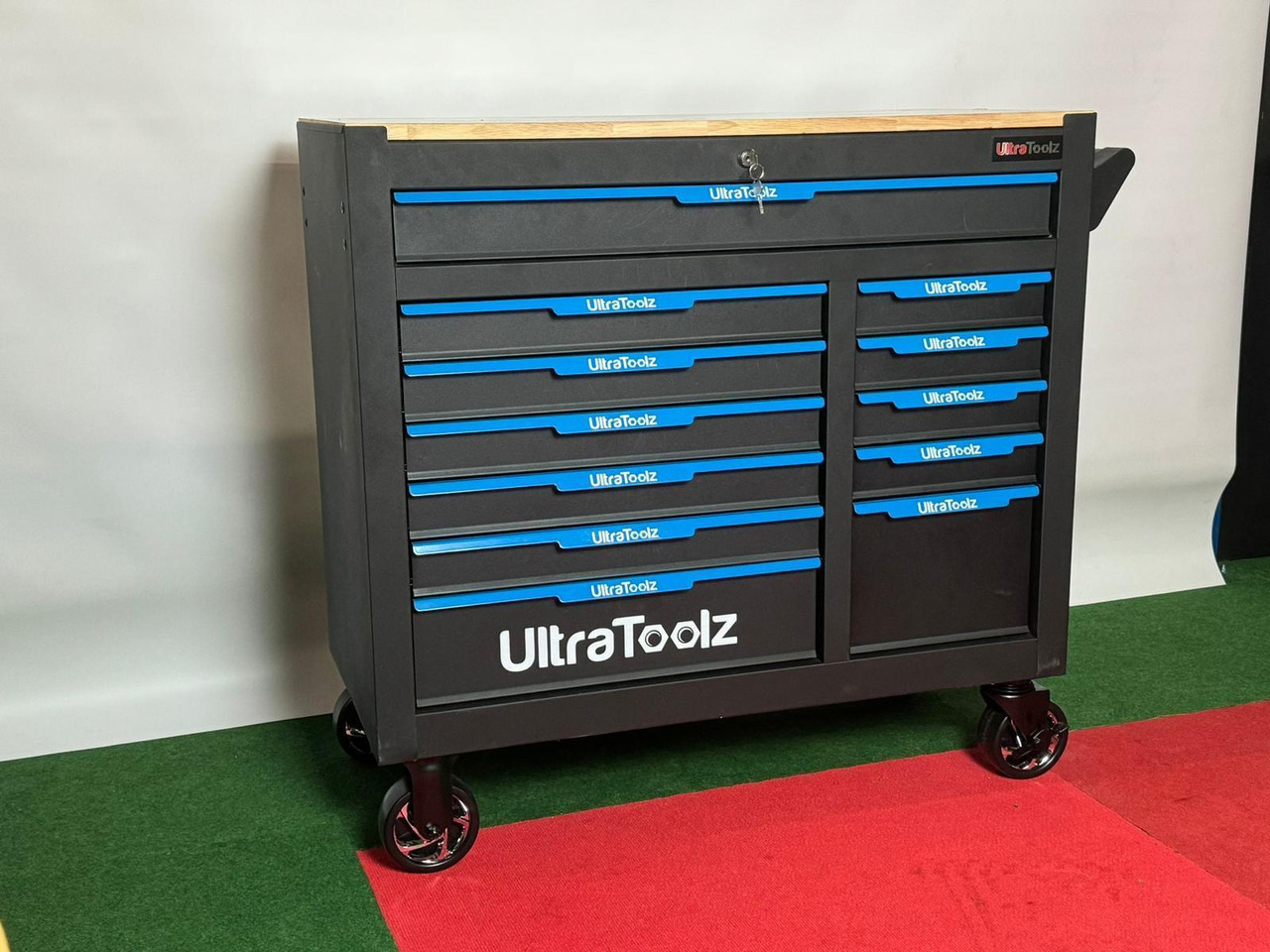 UltraToolz Jumbo gereedschapswagen - Équipement de garage: photos 1 UltraToolz Jumbo gereedschapswagen - Équipement de garage: photos 1
