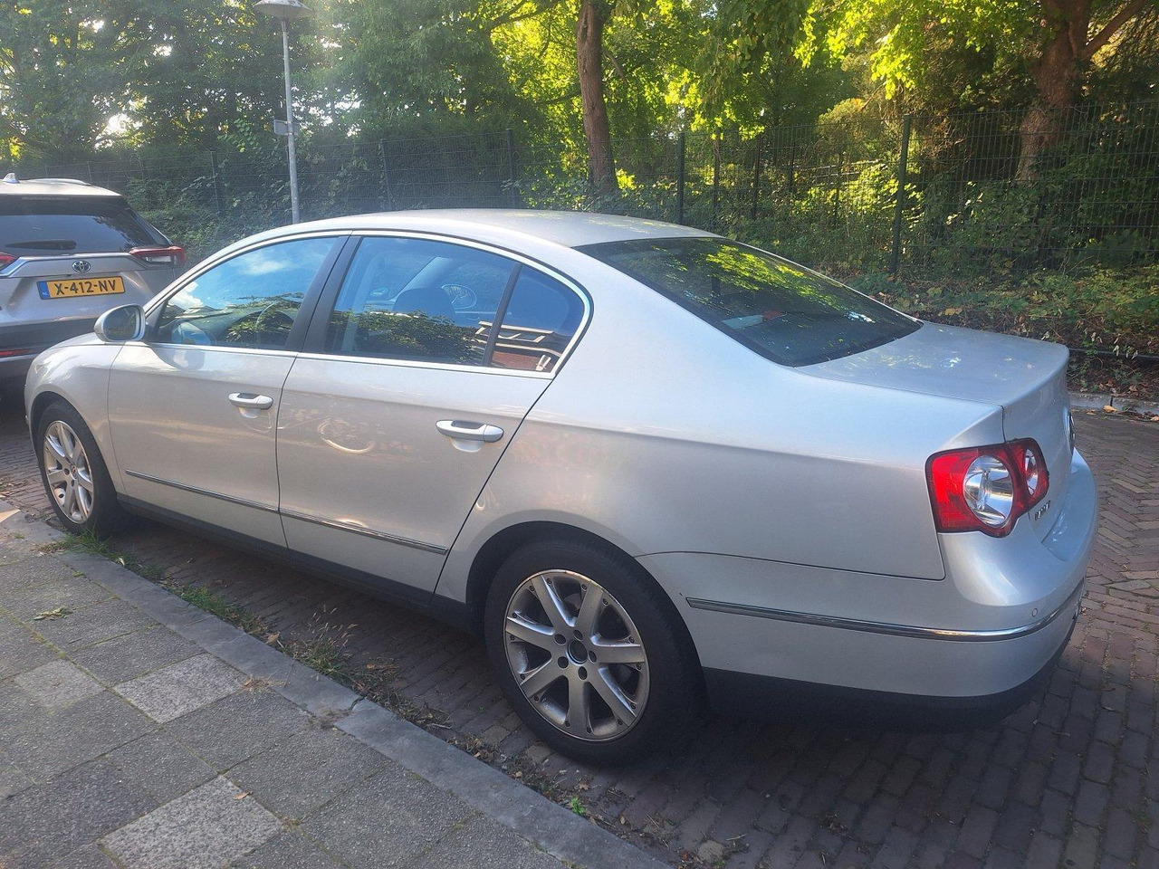 Volkswagen | Passat | 1.9 TDI Comfortline | 2010 | 314.746 km | 77KJP9 | Logisch - Berline: photos 2 Volkswagen | Passat | 1.9 TDI Comfortline | 2010 | 314.746 km | 77KJP9 | Logisch - Berline: photos 2