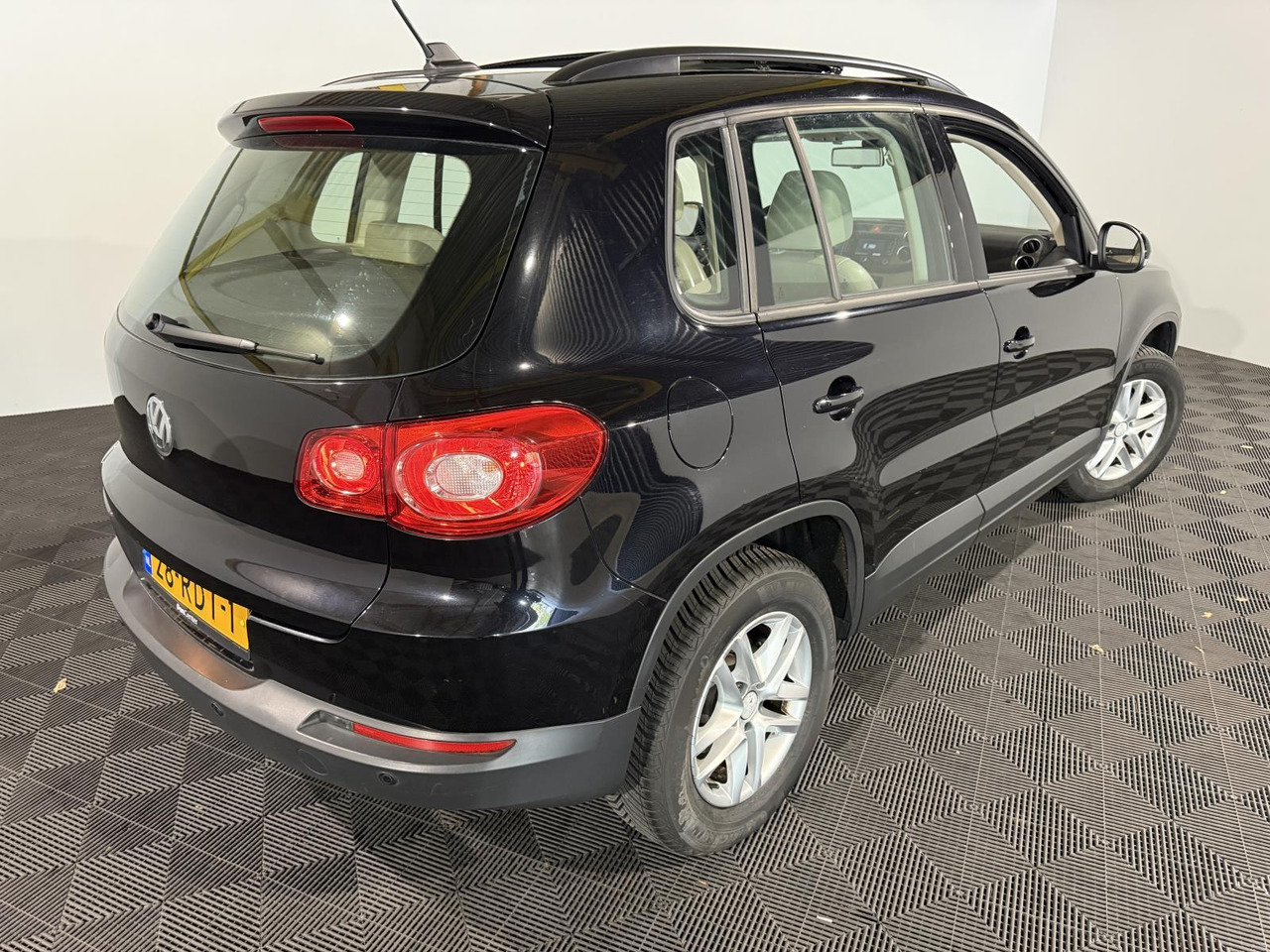 Volkswagen | Tiguan | 1.4 TSI Comfort&Design | 2011 | 236.671 km | 28RDT1 | Logisch - SUV: photos 4 Volkswagen | Tiguan | 1.4 TSI Comfort&Design | 2011 | 236.671 km | 28RDT1 | Logisch - SUV: photos 4