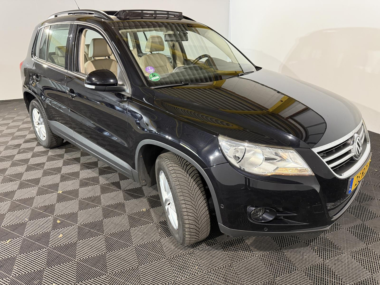Volkswagen | Tiguan | 1.4 TSI Comfort&Design | 2011 | 236.671 km | 28RDT1 | Logisch - SUV: photos 5 Volkswagen | Tiguan | 1.4 TSI Comfort&Design | 2011 | 236.671 km | 28RDT1 | Logisch - SUV: photos 5