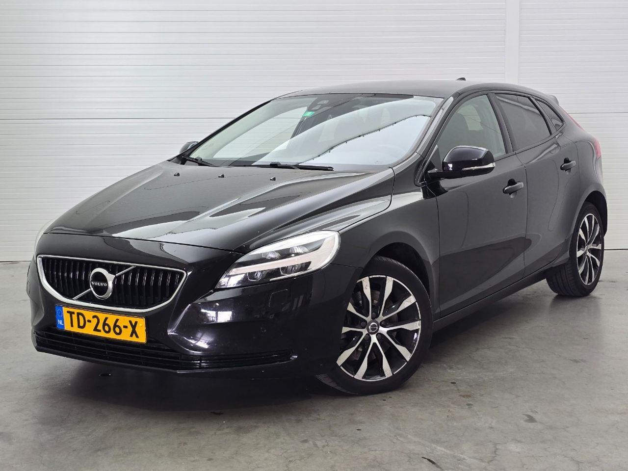 Volvo V40 1.5 T3 Dynamic Edition Automaat | 2018 | 266.377 km | TD266X | NAP: Logisch - Voiture à hayon: photos 1 Volvo V40 1.5 T3 Dynamic Edition Automaat | 2018 | 266.377 km | TD266X | NAP: Logisch - Voiture à hayon: photos 1