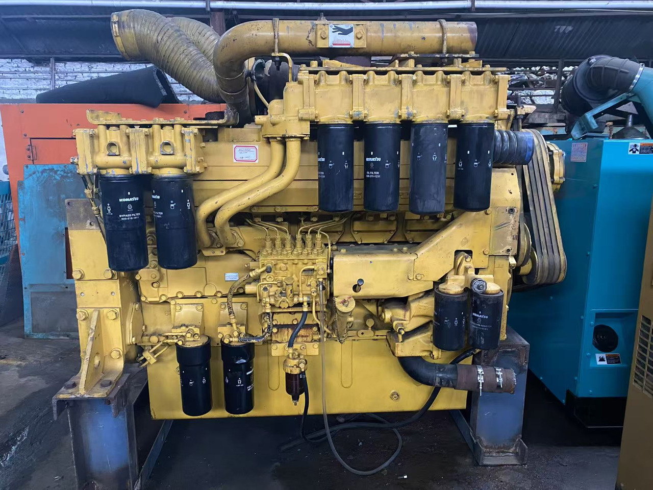 KOMATSU SAA12V140E - Moteur pour Équipement CVC: photos 4 KOMATSU SAA12V140E - Moteur pour Équipement CVC: photos 4