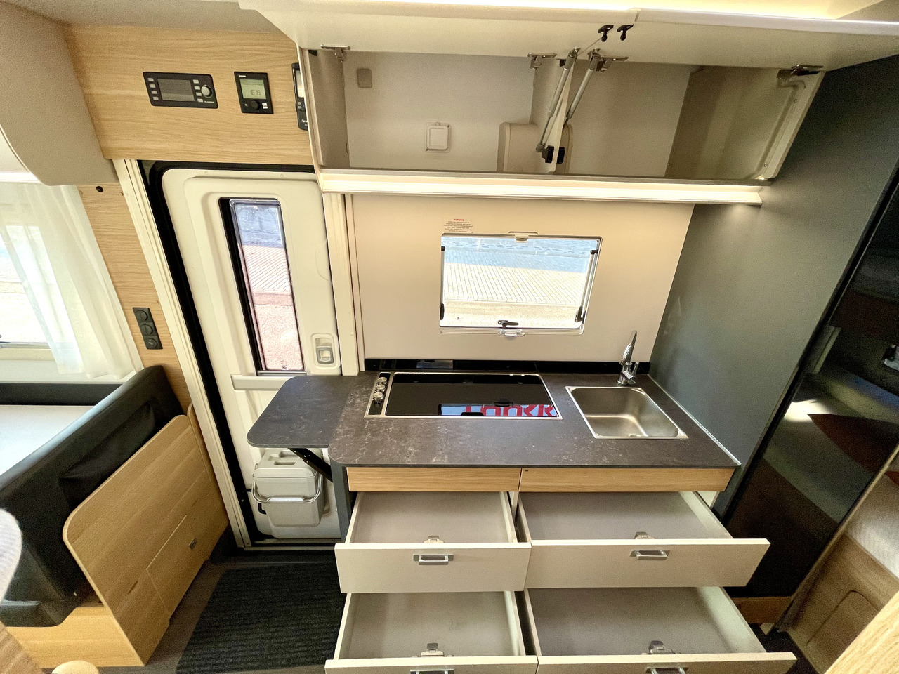 Camping-car capucine ADRIA Coral XL 650 DK: photos 9