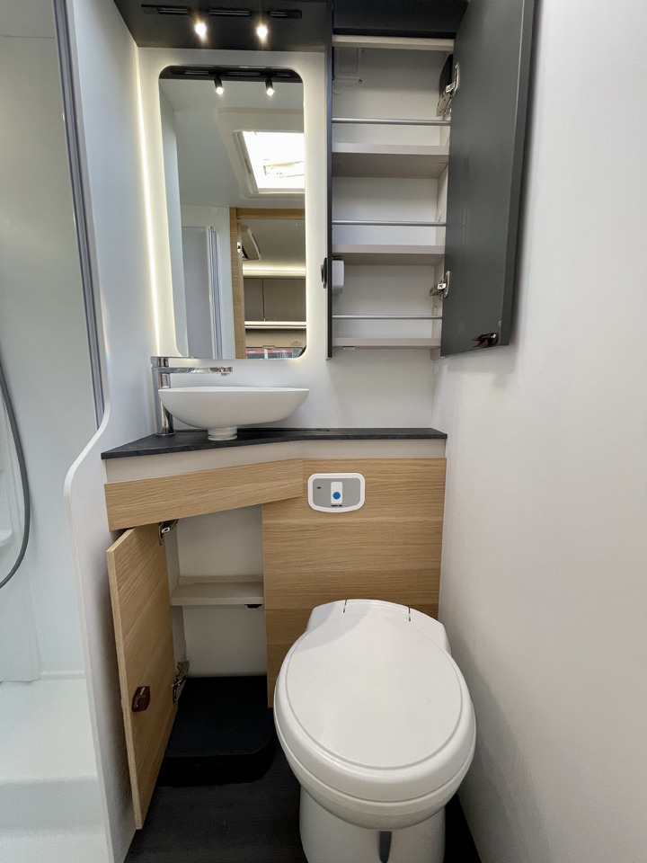 Camping-car capucine ADRIA Coral XL 650 DK: photos 15