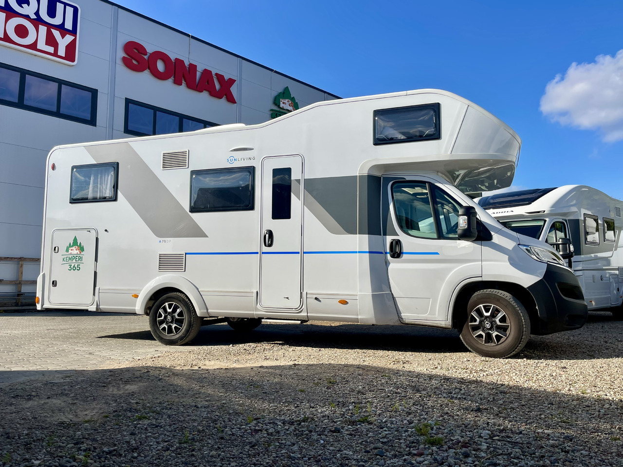 SUN LIVING A 75 DP - Camping-car capucine: photos 2 SUN LIVING A 75 DP - Camping-car capucine: photos 2
