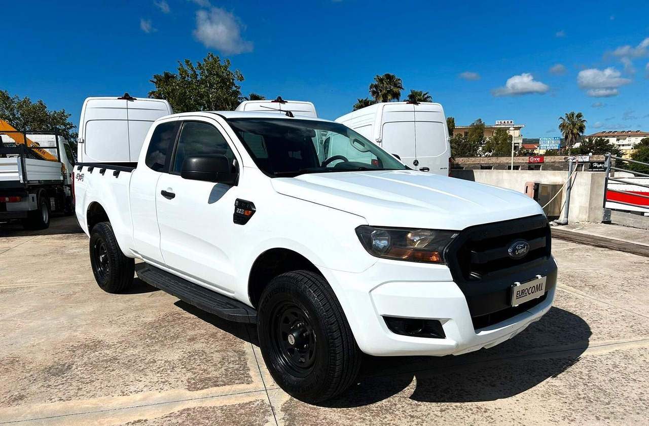 Ford Ranger 2.2 160 cv XL Supercab 4 posti 4wd gan - Pick-up: photos 3 Ford Ranger 2.2 160 cv XL Supercab 4 posti 4wd gan - Pick-up: photos 3