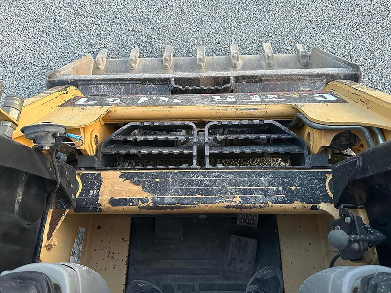 Chargeuse compacte sur chenilles Caterpillar 226BHF: photos 13