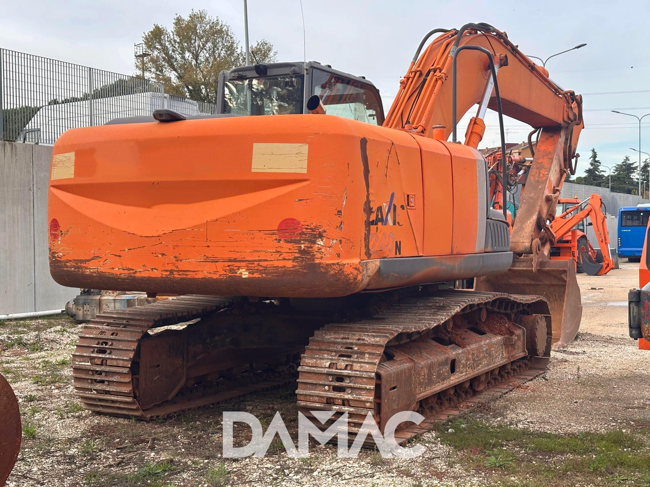 HITACHI ZX240N-3 - Pelle sur chenille: photos 2 HITACHI ZX240N-3 - Pelle sur chenille: photos 2