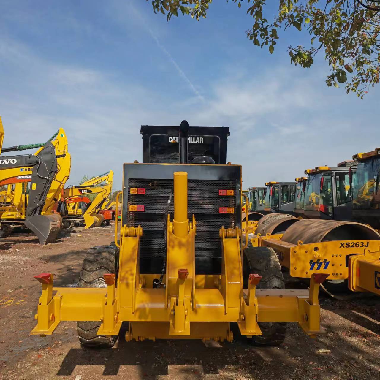 CATERPILLAR 140H - Niveleuse: photos 1 CATERPILLAR 140H - Niveleuse: photos 1