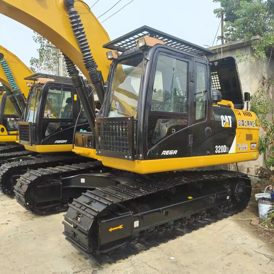 CATERPILLAR 320D2L - Pelle sur chenille: photos 4 CATERPILLAR 320D2L - Pelle sur chenille: photos 4