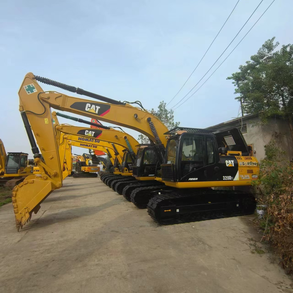 CATERPILLAR 320D2L - Pelle sur chenille: photos 3 CATERPILLAR 320D2L - Pelle sur chenille: photos 3