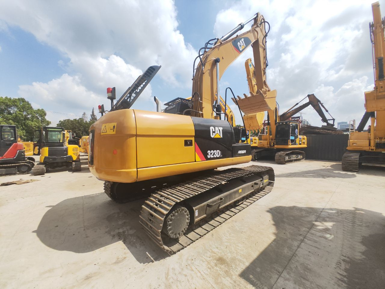 CATERPILLAR 323D - Pelle sur chenille: photos 2 CATERPILLAR 323D - Pelle sur chenille: photos 2