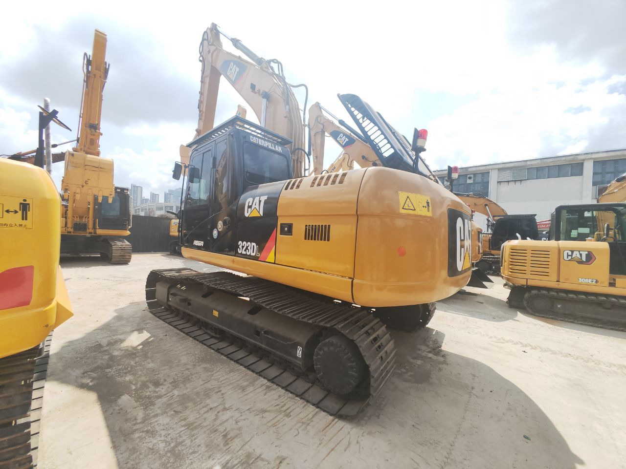 CATERPILLAR 323D - Pelle sur chenille: photos 5 CATERPILLAR 323D - Pelle sur chenille: photos 5