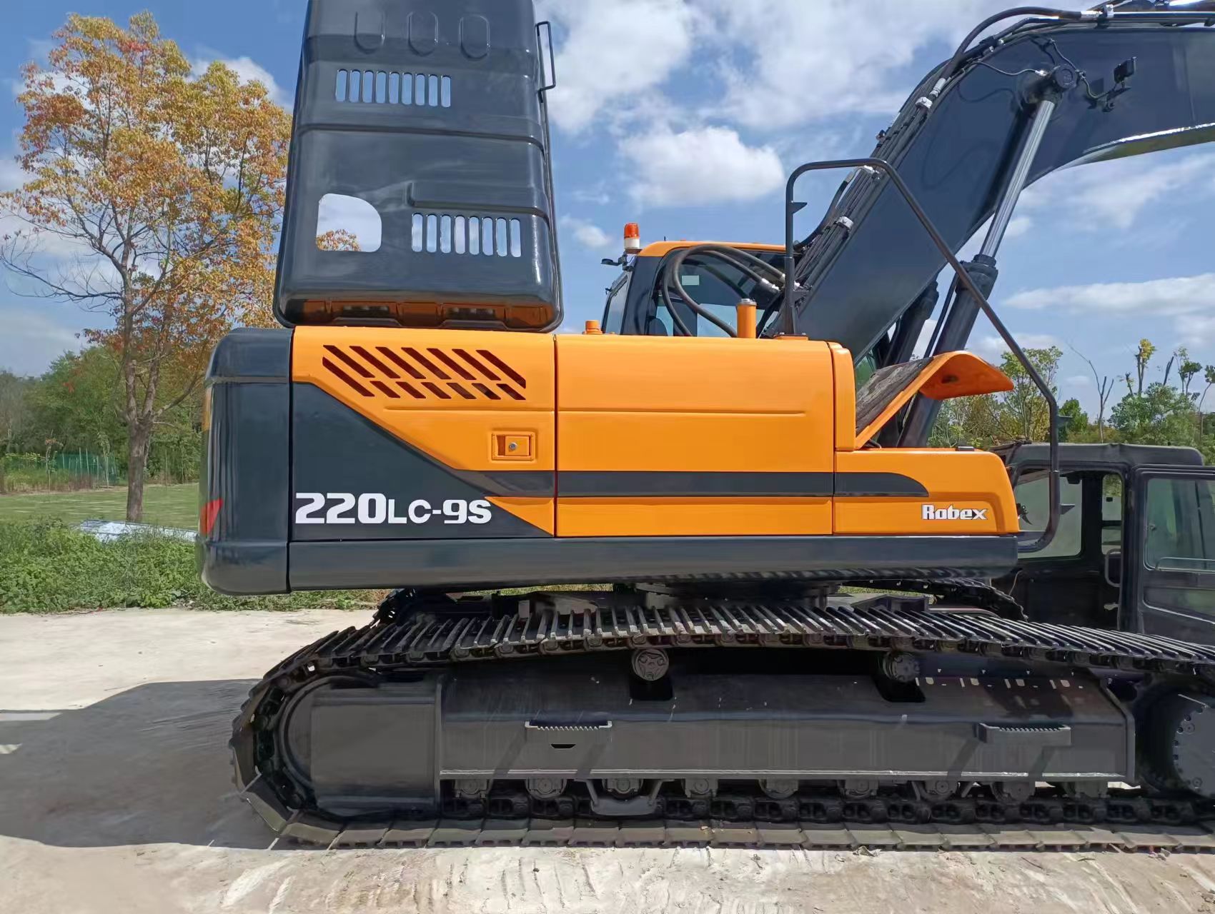 Hyundai 220 - Pelle sur chenille: photos 4 Hyundai 220 - Pelle sur chenille: photos 4