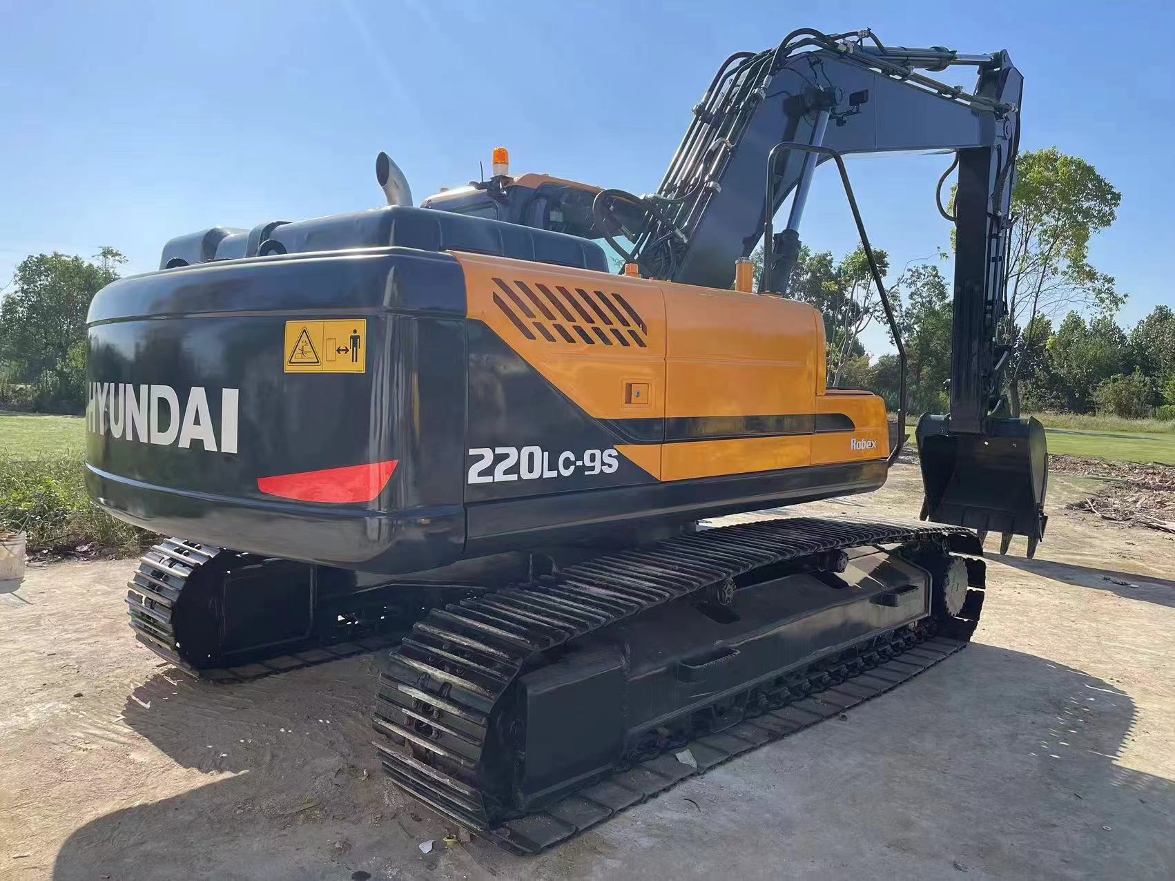 Hyundai 220 - Pelle sur chenille: photos 5 Hyundai 220 - Pelle sur chenille: photos 5