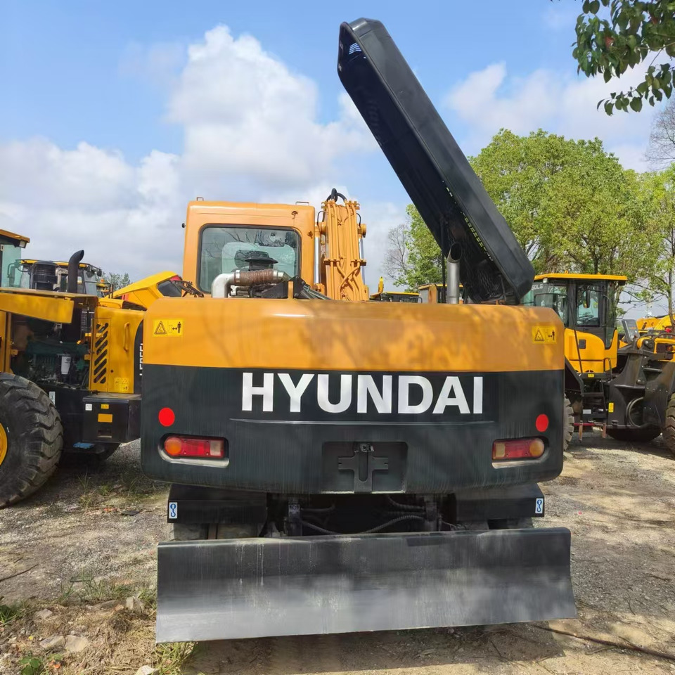 Pelle sur pneus Hyundai R150W-7: photos 7