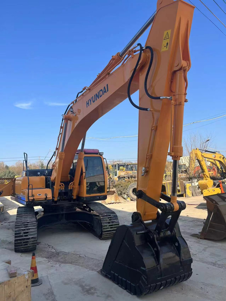 Hyundai R305LC-9T - Pelle sur chenille: photos 3 Hyundai R305LC-9T - Pelle sur chenille: photos 3