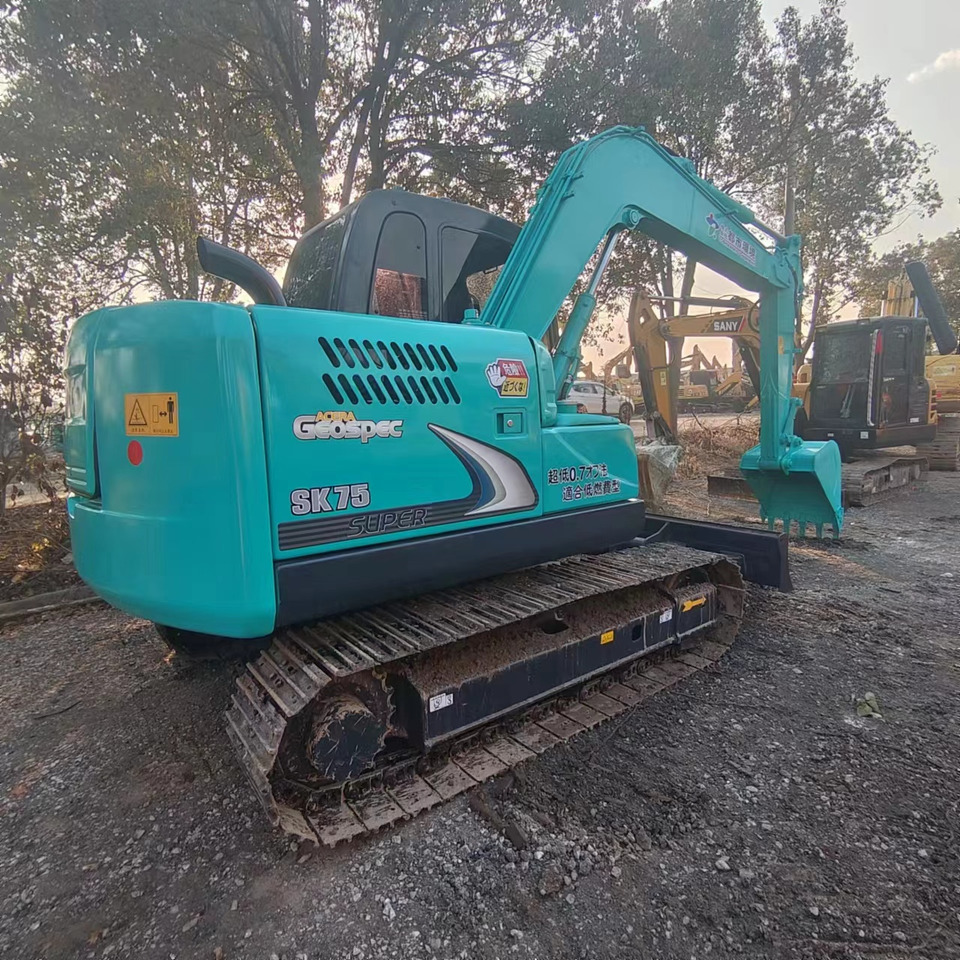 KOBELCO SK75 - Pelle sur chenille: photos 1 KOBELCO SK75 - Pelle sur chenille: photos 1