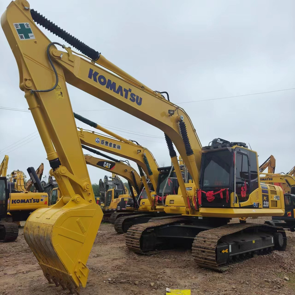 KOMATSU PC220-8 - Pelle sur chenille: photos 1 KOMATSU PC220-8 - Pelle sur chenille: photos 1