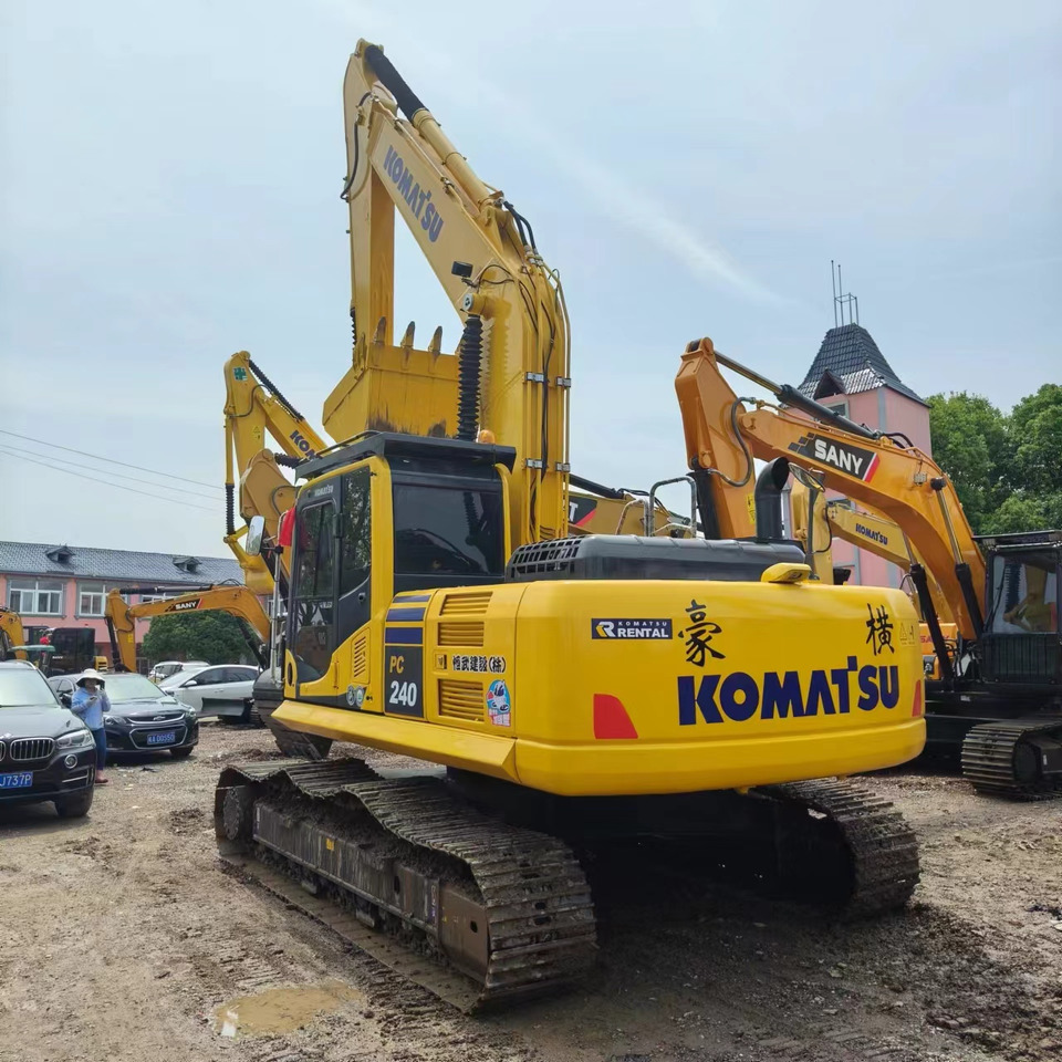 KOMATSU PC240LC-8 - Pelle sur chenille: photos 5 KOMATSU PC240LC-8 - Pelle sur chenille: photos 5