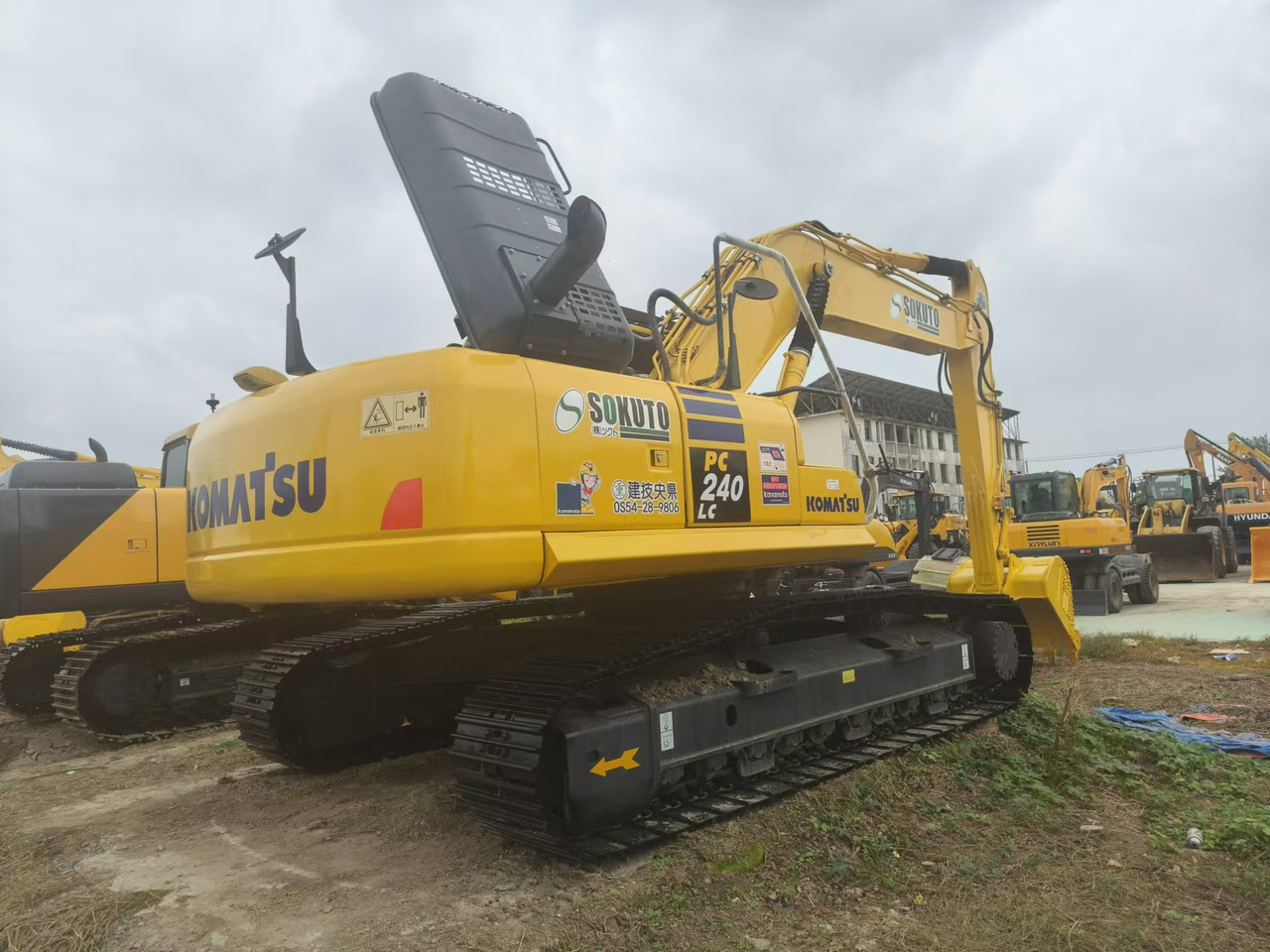 KOMATSU PC240LC-8 - Pelle sur chenille: photos 1 KOMATSU PC240LC-8 - Pelle sur chenille: photos 1