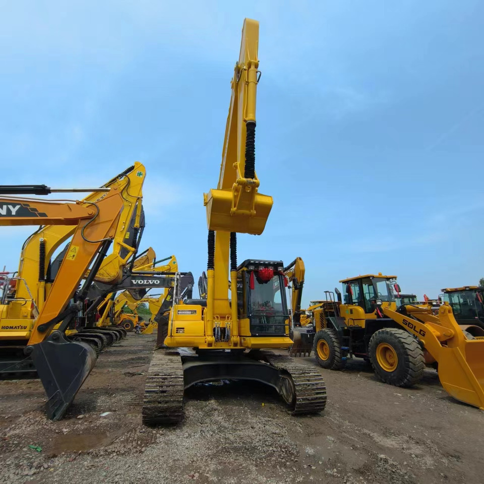 KOMATSU PC240LC-8 - Pelle sur chenille: photos 2 KOMATSU PC240LC-8 - Pelle sur chenille: photos 2