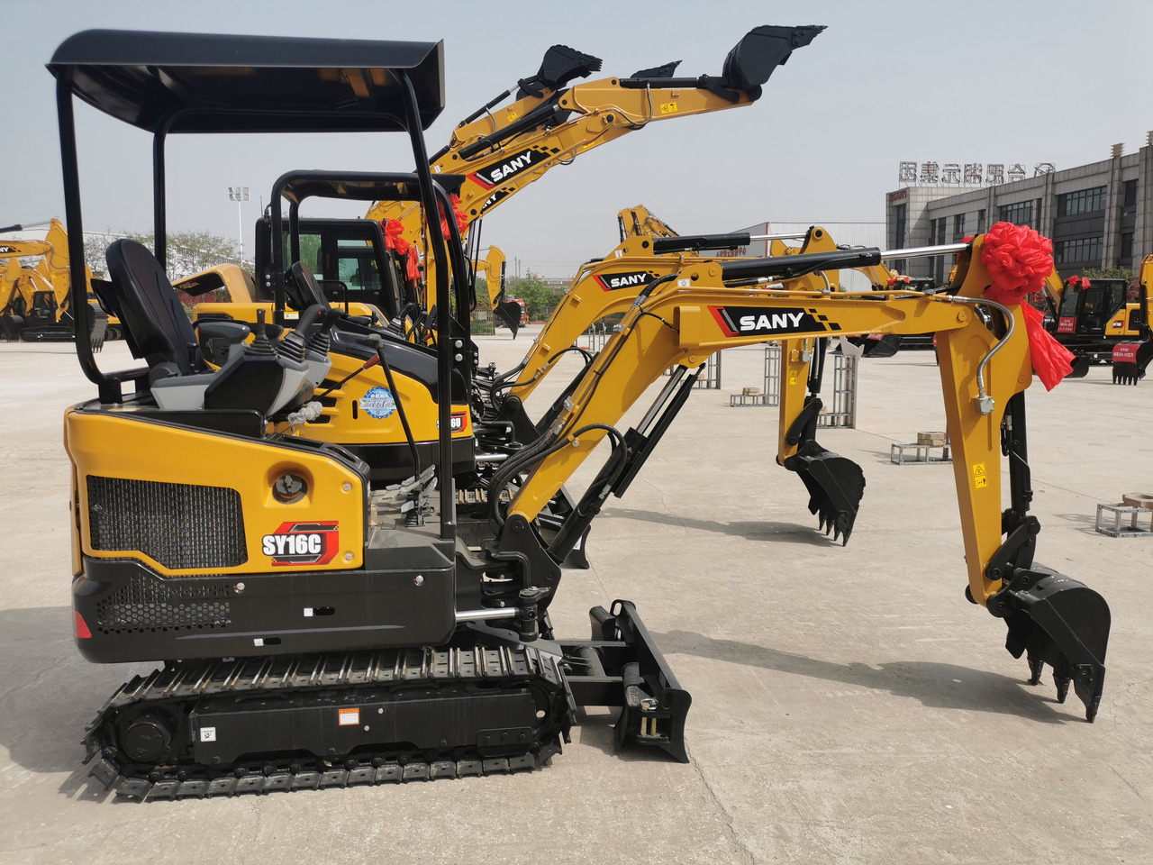 SANY SY16 - Pelle sur chenille: photos 1 SANY SY16 - Pelle sur chenille: photos 1