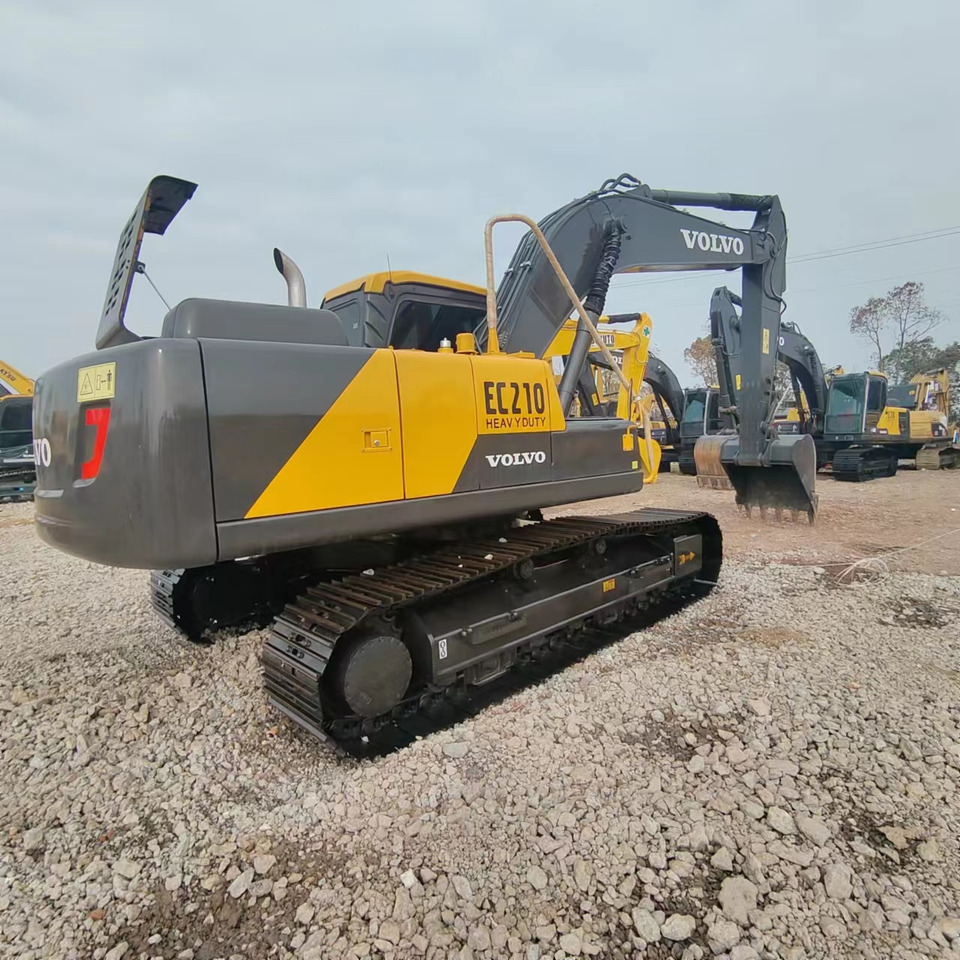VOLVO EC210 - Pelle sur chenille: photos 1 VOLVO EC210 - Pelle sur chenille: photos 1