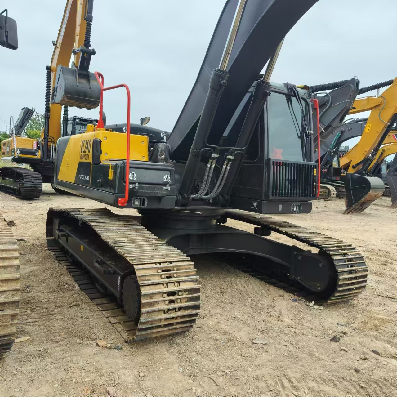 VOLVO EC240 - Pelle sur chenille: photos 4 VOLVO EC240 - Pelle sur chenille: photos 4