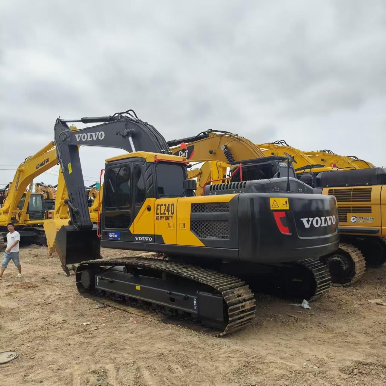 VOLVO EC240 - Pelle sur chenille: photos 2 VOLVO EC240 - Pelle sur chenille: photos 2