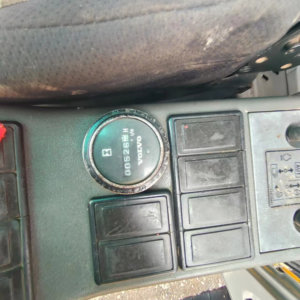 VOLVO EC240 - Pelle sur chenille: photos 3 VOLVO EC240 - Pelle sur chenille: photos 3