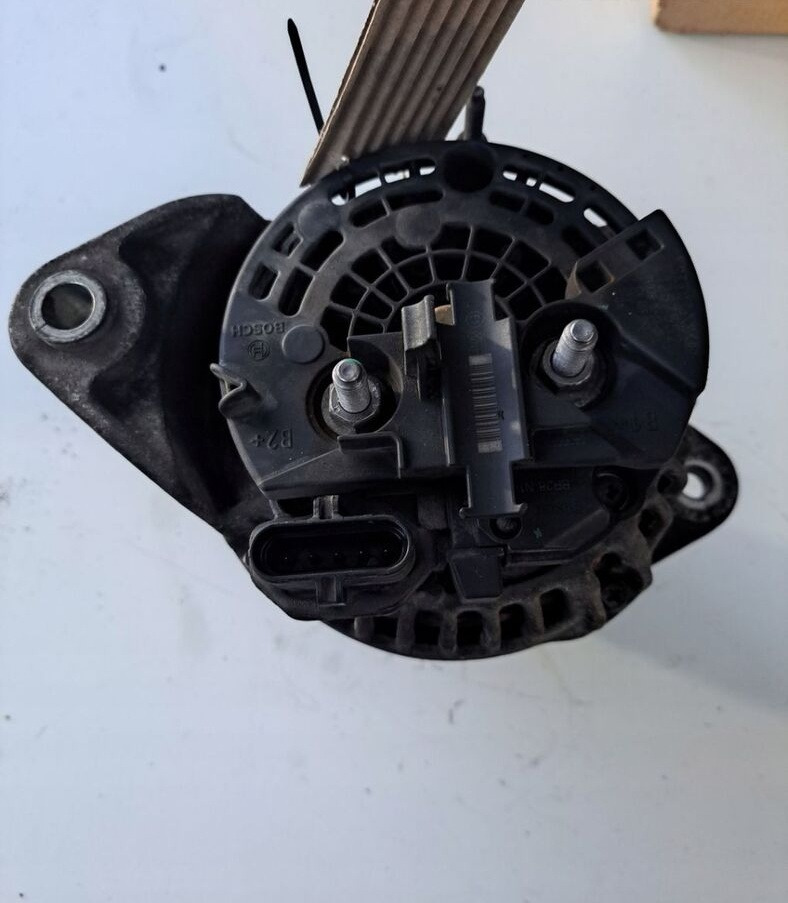 Bosch ALTERNATOR ORYGINAŁ VOLVO FH 4 FM 4 D13K 150A 21257552 - Alternateur pour Camion: photos 2 Bosch ALTERNATOR ORYGINAŁ VOLVO FH 4 FM 4 D13K 150A 21257552 - Alternateur pour Camion: photos 2