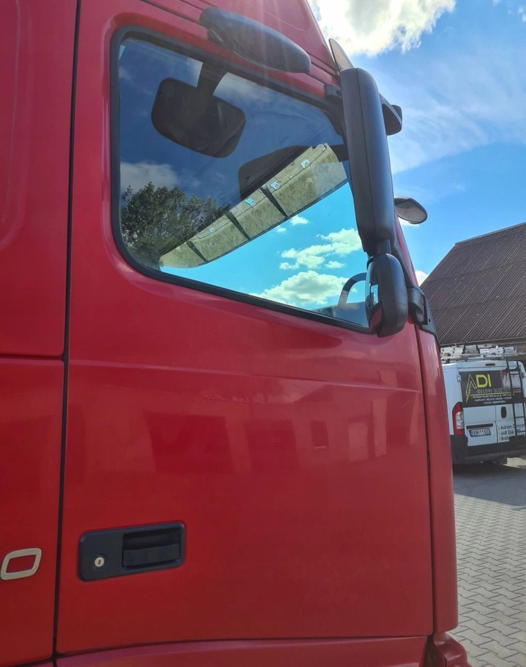 DRZWI KOMPLETNE PRAWE VOLVO FH 13 LIFT EURO 5 - Portière et pièces: photos 4 DRZWI KOMPLETNE PRAWE VOLVO FH 13 LIFT EURO 5 - Portière et pièces: photos 4