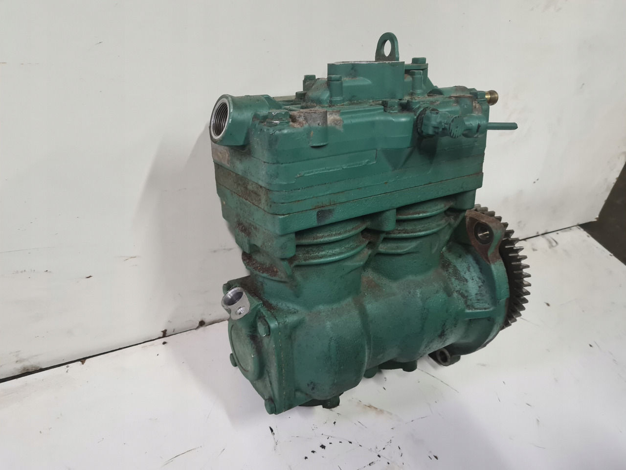 KNORR-BREMSE SPRĘŻARKA KOMPRESOR POWIETRZA RENAULT GAMA T EVO VOLVO FH 5 FM 5 ORYGINAŁ - Compresseur pour Camion: photos 3 KNORR-BREMSE SPRĘŻARKA KOMPRESOR POWIETRZA RENAULT GAMA T EVO VOLVO FH 5 FM 5 ORYGINAŁ - Compresseur pour Camion: photos 3